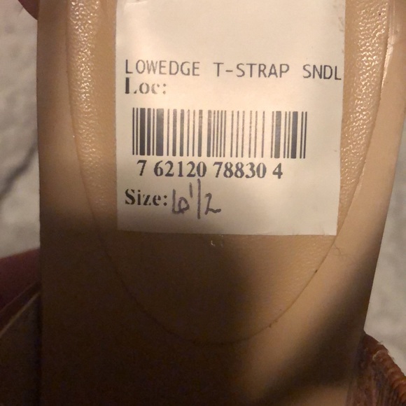 INC low edge t-strap sandal size 6.5 - Picture 6 of 6